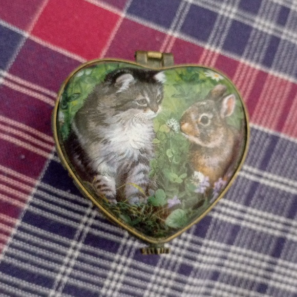 Trinket - Picture 1 of 10